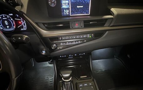 Lexus ES VII, 2019 год, 3 600 000 рублей, 22 фотография