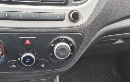 Hyundai Solaris II рестайлинг, 2017 год, 539 000 рублей, 3 фотография