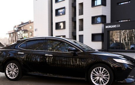 Toyota Camry, 2018 год, 2 790 000 рублей, 2 фотография