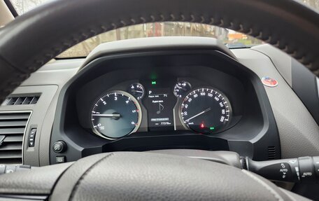 Toyota Land Cruiser Prado 150 рестайлинг 2, 2021 год, 6 500 000 рублей, 11 фотография