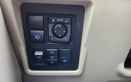 Toyota Land Cruiser Prado 150 рестайлинг 2, 2021 год, 6 500 000 рублей, 16 фотография