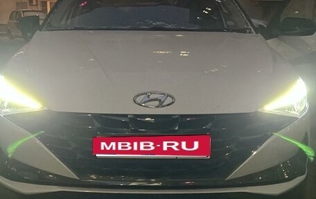 Hyundai Elantra, 2021 год, 2 600 000 рублей, 4 фотография