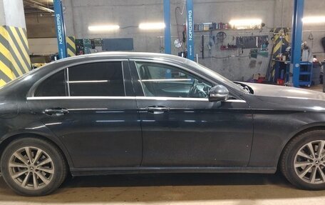 Mercedes-Benz E-Класс, 2020 год, 1 680 000 рублей, 3 фотография