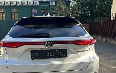 Toyota Harrier, 2022 год, 3 999 000 рублей, 4 фотография