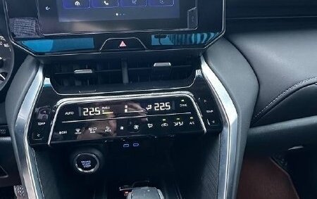 Toyota Harrier, 2022 год, 3 999 000 рублей, 28 фотография