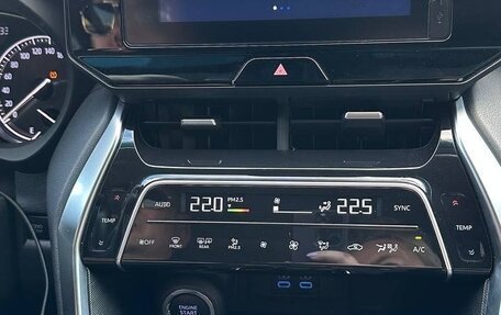 Toyota Harrier, 2022 год, 3 999 000 рублей, 30 фотография