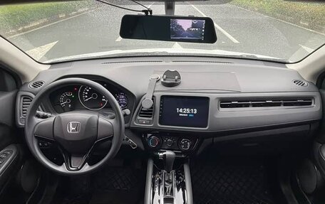 Honda Vezel, 2021 год, 1 750 000 рублей, 11 фотография