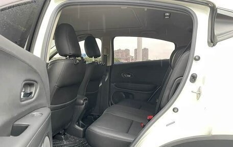 Honda Vezel, 2021 год, 1 750 000 рублей, 15 фотография