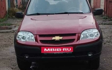 Chevrolet Niva I рестайлинг, 2010 год, 550 000 рублей, 3 фотография