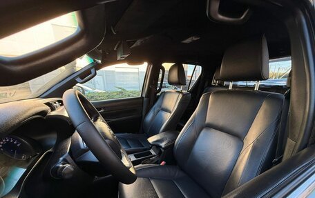 Toyota Hilux VIII, 2015 год, 2 415 000 рублей, 9 фотография