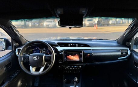 Toyota Hilux VIII, 2015 год, 2 415 000 рублей, 12 фотография