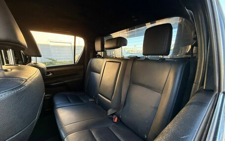 Toyota Hilux VIII, 2015 год, 2 415 000 рублей, 10 фотография