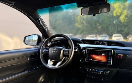 Toyota Hilux VIII, 2015 год, 2 415 000 рублей, 11 фотография