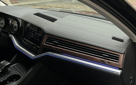 Volkswagen Touareg III, 2020 год, 4 700 000 рублей, 17 фотография