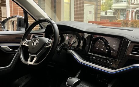 Volkswagen Touareg III, 2020 год, 4 700 000 рублей, 25 фотография