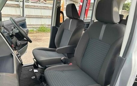 Toyota Roomy I, 2021 год, 950 000 рублей, 19 фотография