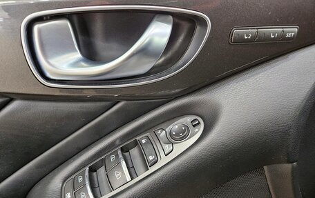 Infiniti Q50 I рестайлинг, 2015 год, 1 670 000 рублей, 19 фотография