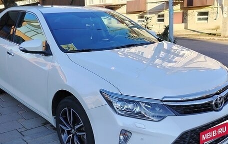 Toyota Camry, 2017 год, 2 630 000 рублей, 2 фотография