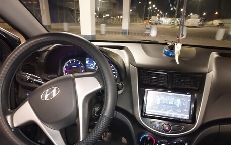 Hyundai Solaris II рестайлинг, 2014 год, 800 000 рублей, 5 фотография