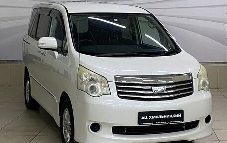 Toyota Noah III, 2011 год, 1 699 000 рублей, 3 фотография