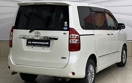 Toyota Noah III, 2011 год, 1 699 000 рублей, 4 фотография