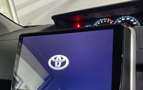 Toyota Noah III, 2011 год, 1 699 000 рублей, 8 фотография