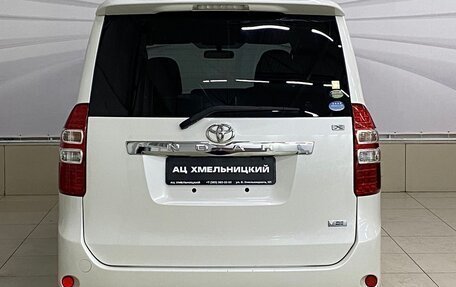 Toyota Noah III, 2011 год, 1 699 000 рублей, 5 фотография