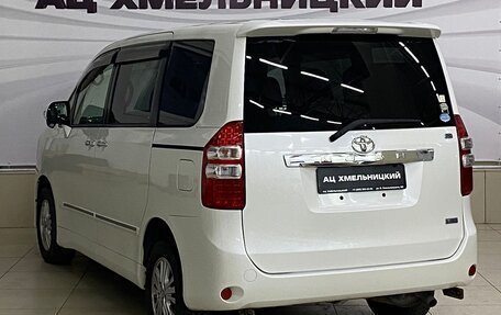 Toyota Noah III, 2011 год, 1 699 000 рублей, 6 фотография