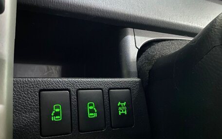 Toyota Noah III, 2011 год, 1 699 000 рублей, 15 фотография