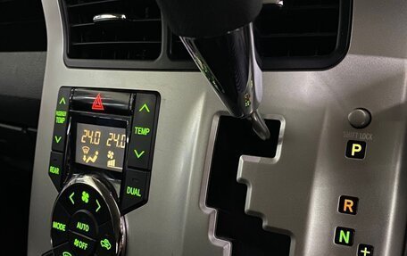 Toyota Noah III, 2011 год, 1 699 000 рублей, 9 фотография