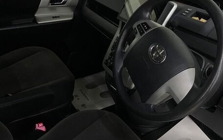 Toyota Noah III, 2011 год, 1 699 000 рублей, 14 фотография