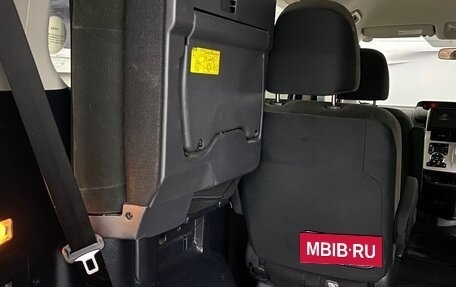 Toyota Noah III, 2011 год, 1 699 000 рублей, 13 фотография