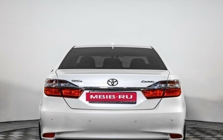 Toyota Camry, 2017 год, 2 099 000 рублей, 6 фотография