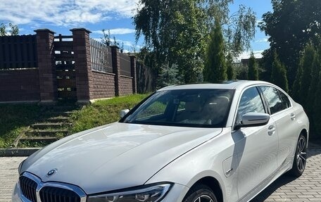 BMW 3 серия, 2021 год, 3 000 000 рублей, 3 фотография