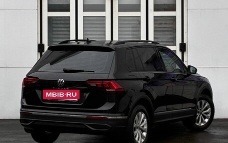 Volkswagen Tiguan II, 2021 год, 2 350 000 рублей, 2 фотография