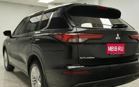 Mitsubishi Outlander, 2025 год, 7 100 000 рублей, 2 фотография