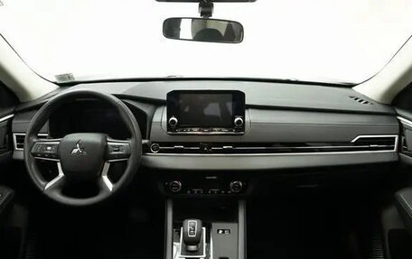 Mitsubishi Outlander, 2025 год, 7 100 000 рублей, 14 фотография