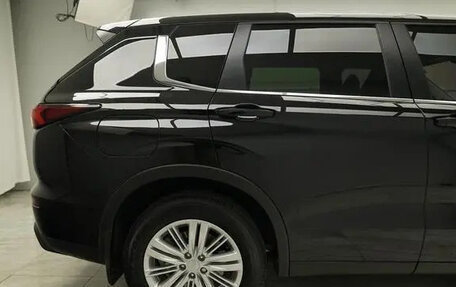 Mitsubishi Outlander, 2025 год, 7 100 000 рублей, 9 фотография