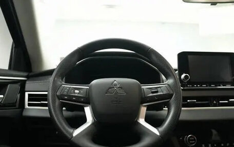 Mitsubishi Outlander, 2025 год, 7 100 000 рублей, 13 фотография