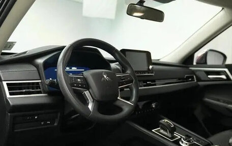 Mitsubishi Outlander, 2025 год, 7 100 000 рублей, 12 фотография