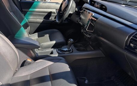 Toyota Hilux VIII, 2021 год, 5 000 000 рублей, 4 фотография