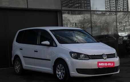 Volkswagen Touran III, 2011 год, 877 000 рублей, 3 фотография