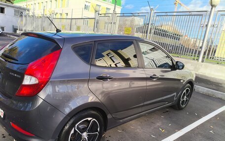 Hyundai Solaris II рестайлинг, 2015 год, 900 000 рублей, 5 фотография