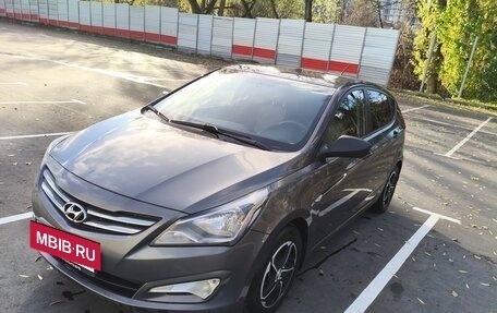 Hyundai Solaris II рестайлинг, 2015 год, 900 000 рублей, 3 фотография