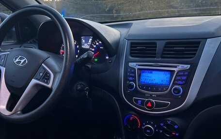 Hyundai Solaris II рестайлинг, 2014 год, 640 000 рублей, 11 фотография