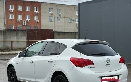 Opel Astra J, 2011 год, 700 000 рублей, 2 фотография