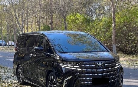 Toyota Alphard, 2024 год, 12 115 000 рублей, 2 фотография