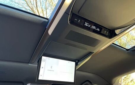 Toyota Alphard, 2024 год, 12 115 000 рублей, 7 фотография