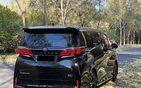 Toyota Alphard, 2024 год, 12 115 000 рублей, 12 фотография