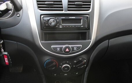 Hyundai Solaris II рестайлинг, 2013 год, 920 000 рублей, 12 фотография